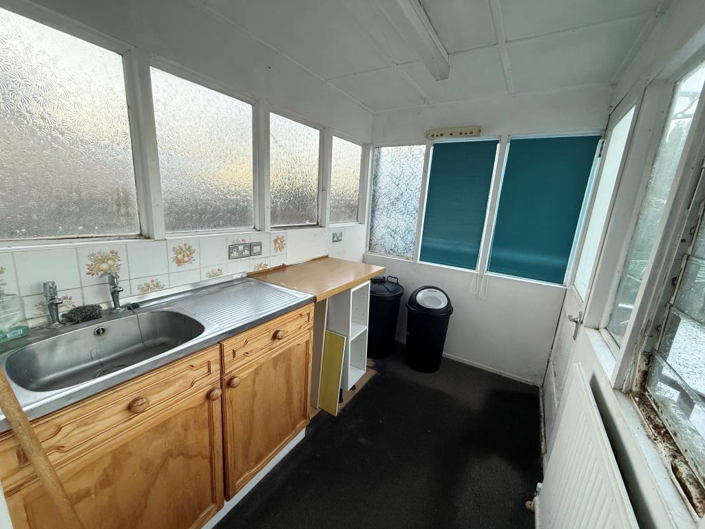Lot: 171 - THREE-BEDROOM END-TERRACE HOUSE FOR IMPROVEMENT - Utility room with access to garden